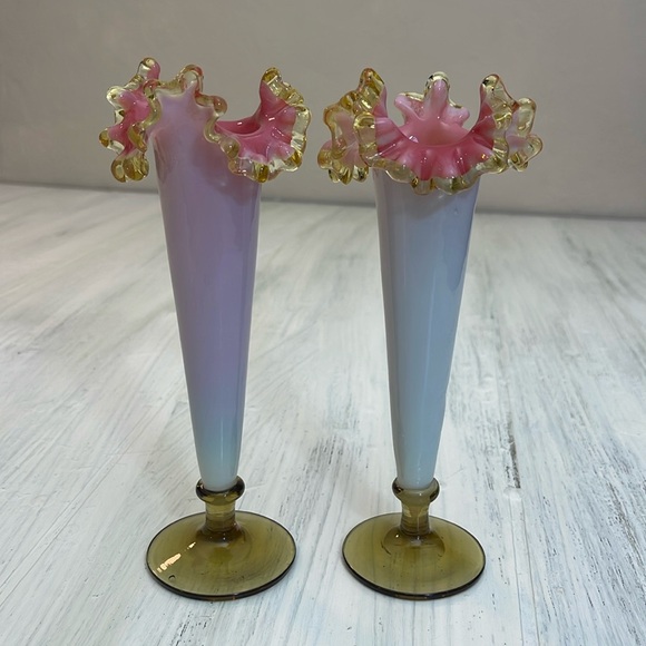 Vintage Art Glass Pedestal Base Ruffle Edge Bud Vase Set - Picture 1 of 6